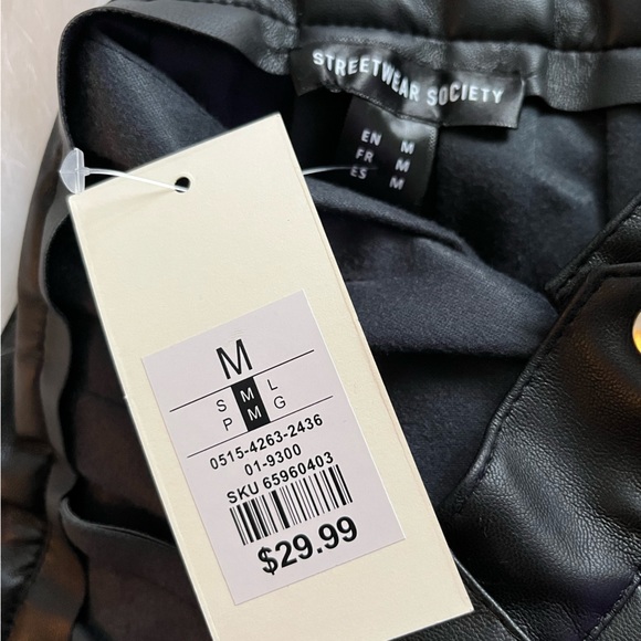 Pleaded FAUX Leather Black skirt - Picture 2 of 7